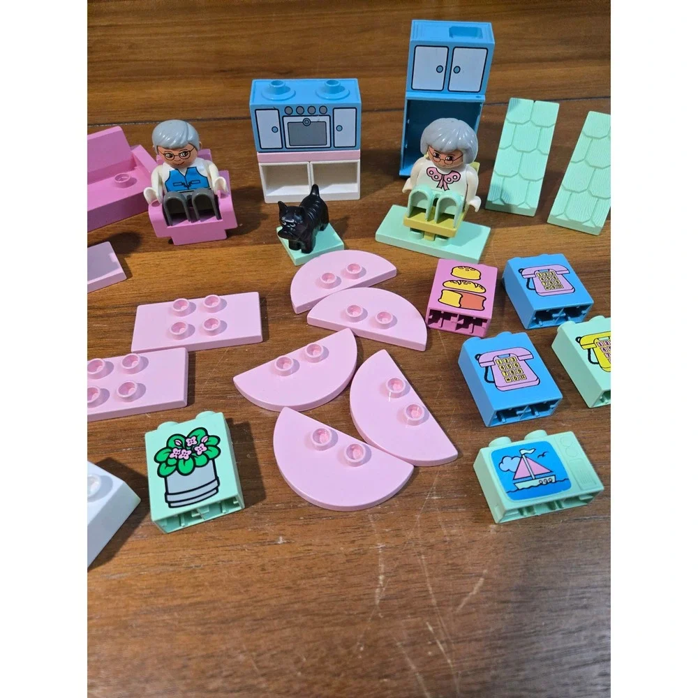 LEGO Duplo Dollhouse Furniture Figures Lot Pastel Pink Mint Blue Mixed Pieces